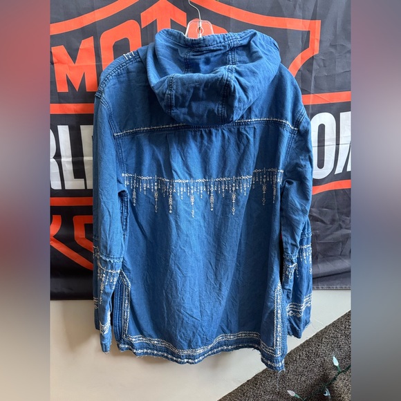 Blank NYC poncho - Picture 2 of 3